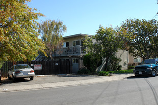 1320 Leafwood Dr in Novato, CA - Building Photo