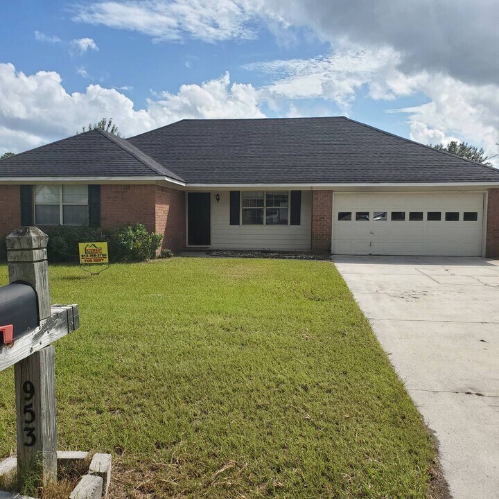 953 Wedgewood Way in Hinesville, GA - Building Photo