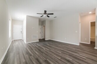 2096 Harris Hawk Ave in Ruskin, FL - Building Photo - Building Photo