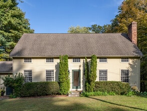 19 Ruffin Rd in Woodbury, CT - Building Photo - Building Photo