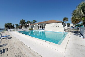308 Miracle Strip Pkwy SW in Fort Walton Beach, FL - Building Photo - Building Photo