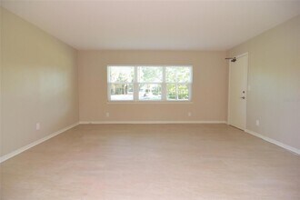 606 12th Ave NE, Unit 1 in St. Petersburg, FL - Foto de edificio - Building Photo