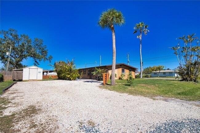 4330 Shamrock Dr in Venice, FL - Building Photo - Building Photo