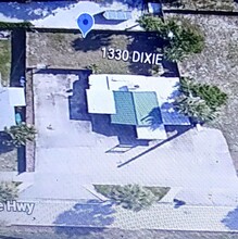 1330 NE Dixie Hwy in Jensen Beach, FL - Building Photo - Building Photo