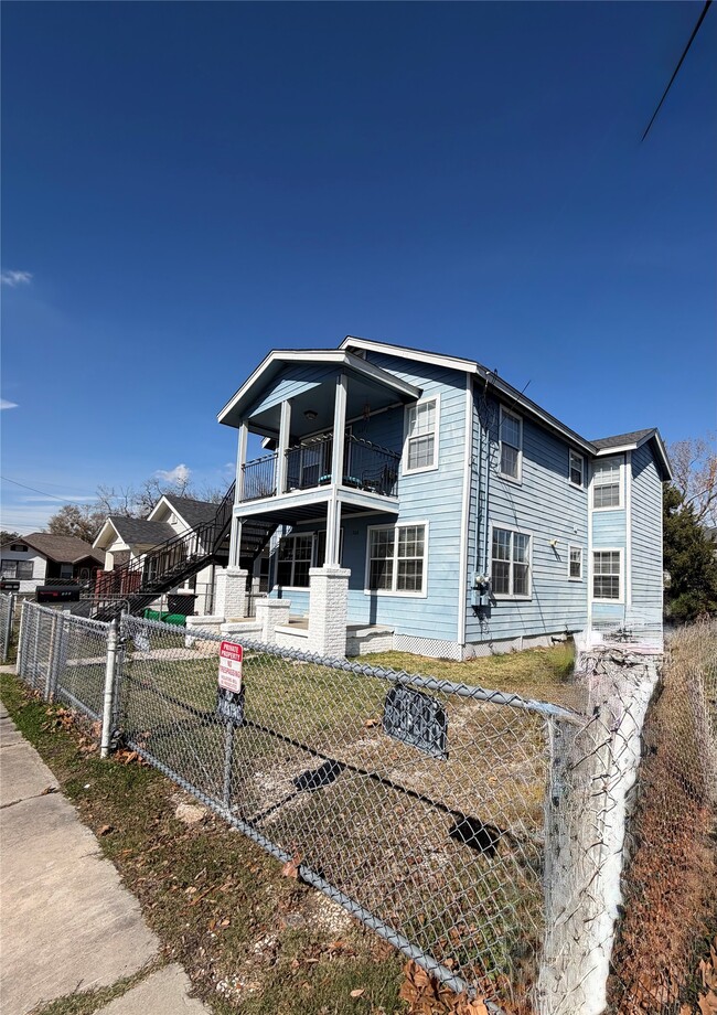 308 W James Ave in Baytown, TX - Building Photo - Building Photo