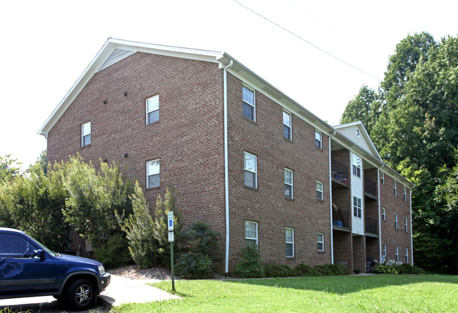 Wood Properties Apartments in Greensboro, NC - Foto de edificio - Building Photo