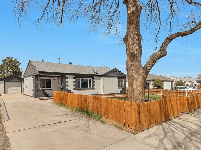 1655 N Oakland St in Aurora, CO - Building Photo - Building Photo