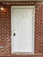 158 Abbey Rd in Versailles, KY - Foto de edificio - Building Photo