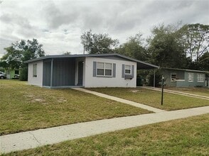 867 Chippendale St in Deltona, FL - Building Photo - Building Photo