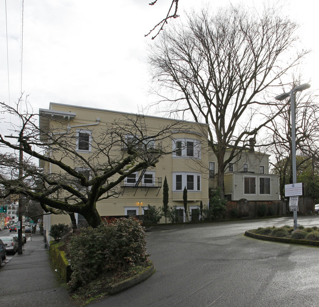 1810 NW Everett St in Portland, OR - Building Photo - Building Photo