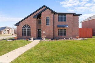 7022 Cottonwood Cir in Sachse, TX - Building Photo