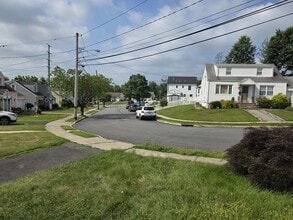 40 Highview Dr in Clifton, NJ - Building Photo - Building Photo