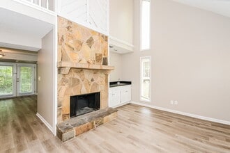961 Woodmont Dr in Marietta, GA - Building Photo - Building Photo