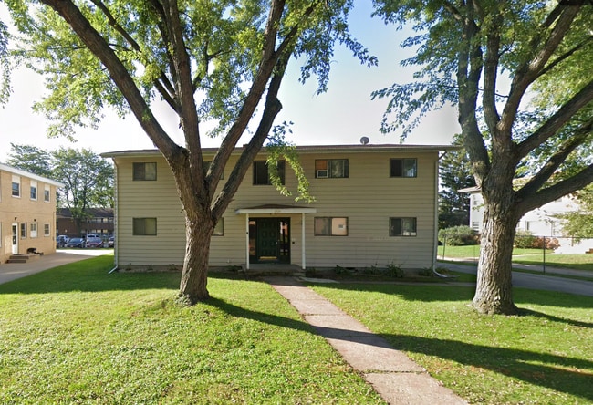 Lake Point Drive Apartments in Madison, WI - Building Photo - Building Photo