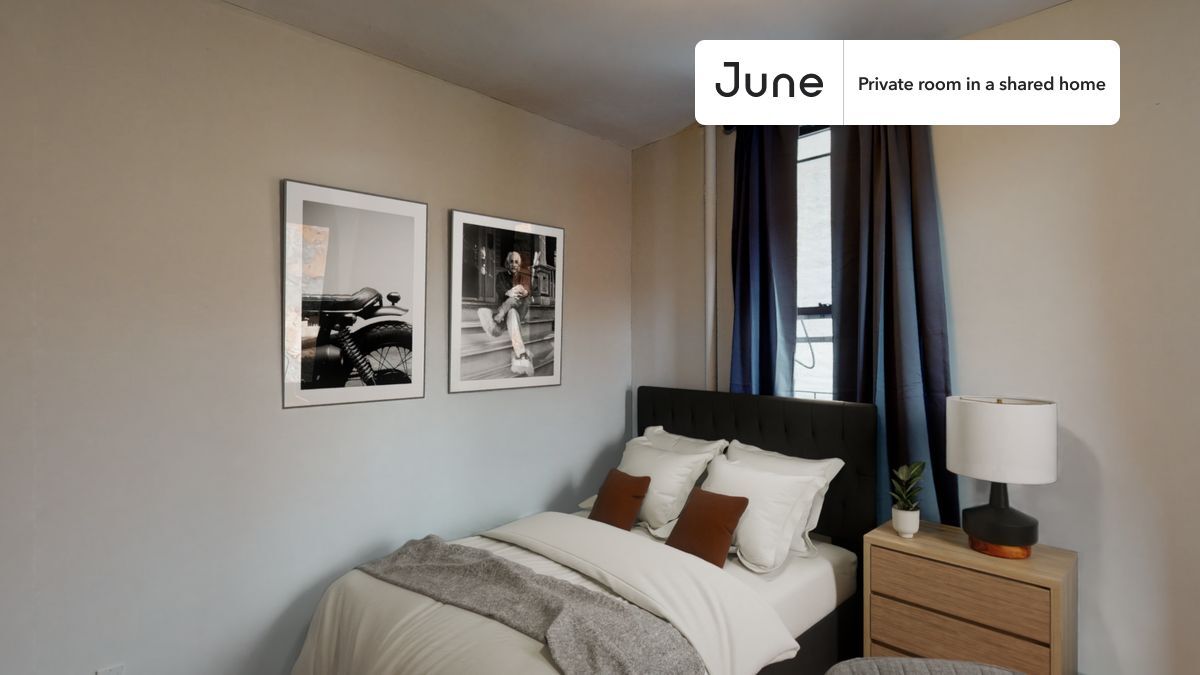 Private bedroom in 2 bed/1 bath Home in New York, NY - Building Photo