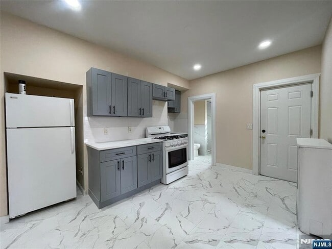 85 Clifton Ave, Unit 3 in Newark, NJ - Foto de edificio - Building Photo