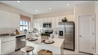 1114 SW 9th Ave in Florida City, FL - Building Photo