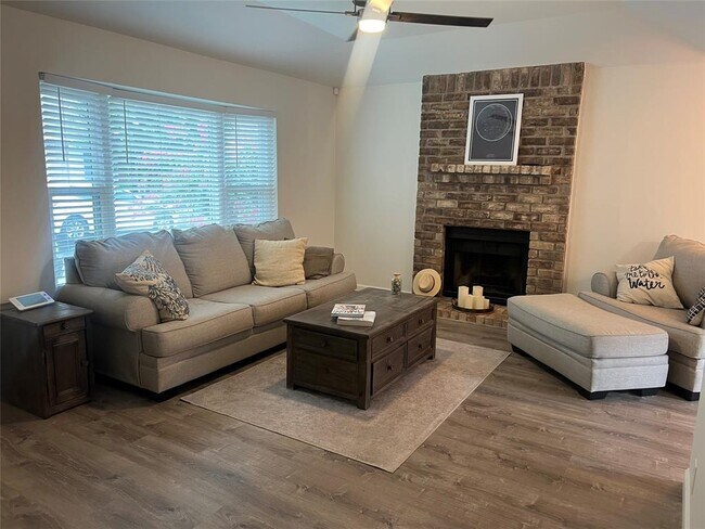 14020 Schroeder Rd in Houston, TX - Building Photo - Building Photo
