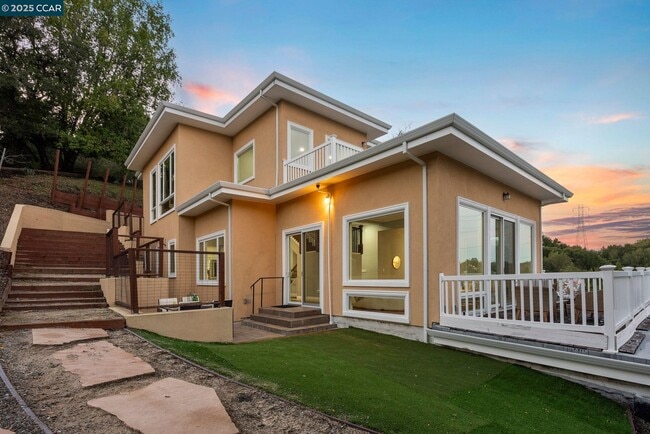 102 Barbara Rd in Orinda, CA - Building Photo - Building Photo