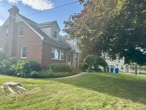 160 Wolcott St in Bristol, CT - Building Photo - Building Photo