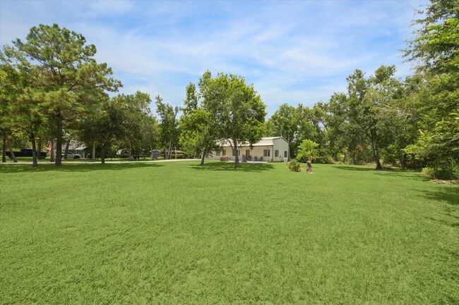 1425 Oak Hollow Dr in Dickinson, TX - Building Photo - Building Photo
