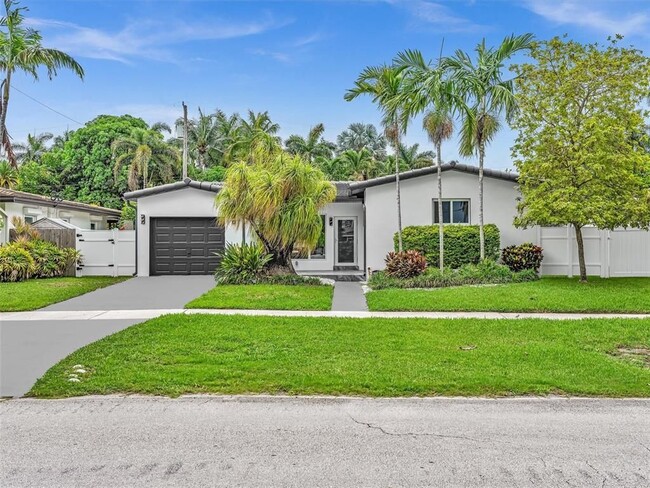 property at 915 N 14th Ave