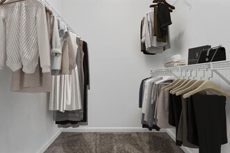 Lee Overlook Apartments in Centreville, VA - Foto de edificio - Building Photo