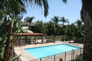 Valencia Apartments in Anaheim, CA - Building Photo