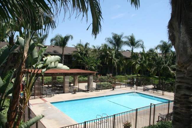 Valencia Apartments