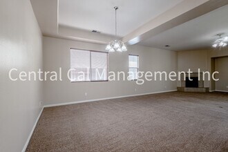 11108 Cypress Falls Ave in Bakersfield, CA - Building Photo - Building Photo