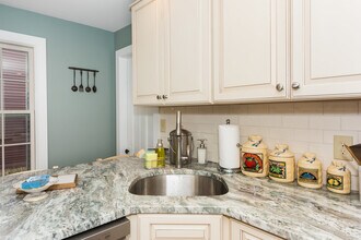 69 Dennett St in Portsmouth, NH - Building Photo - Building Photo