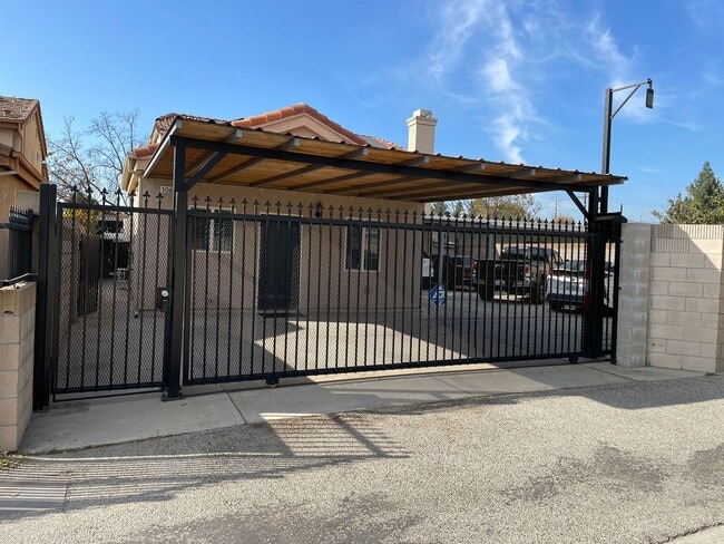 10624 Swinton Ave in Los Angeles, CA - Building Photo - Building Photo