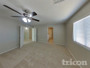 2405 N 92nd Ln in Phoenix, AZ - Building Photo - Building Photo