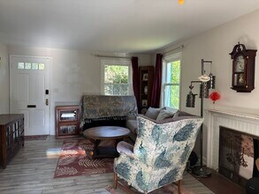 8614 Ridge Rd in Bethesda, MD - Foto de edificio - Building Photo