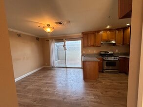 12021 Elliott Ave in El Monte, CA - Foto de edificio - Building Photo