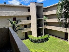 10651 SW 108th Ave, Unit 3K in Miami, FL - Building Photo - Building Photo