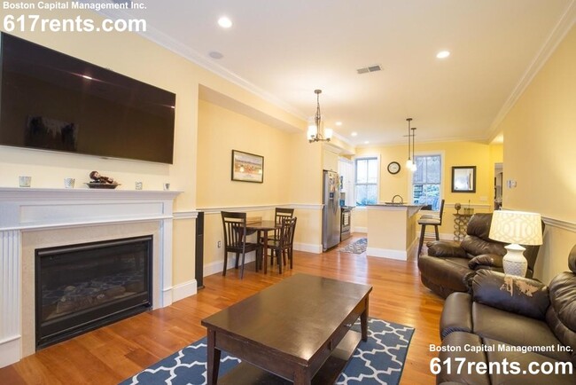 8 Gates St, Unit 1 in Boston, MA - Foto de edificio - Building Photo