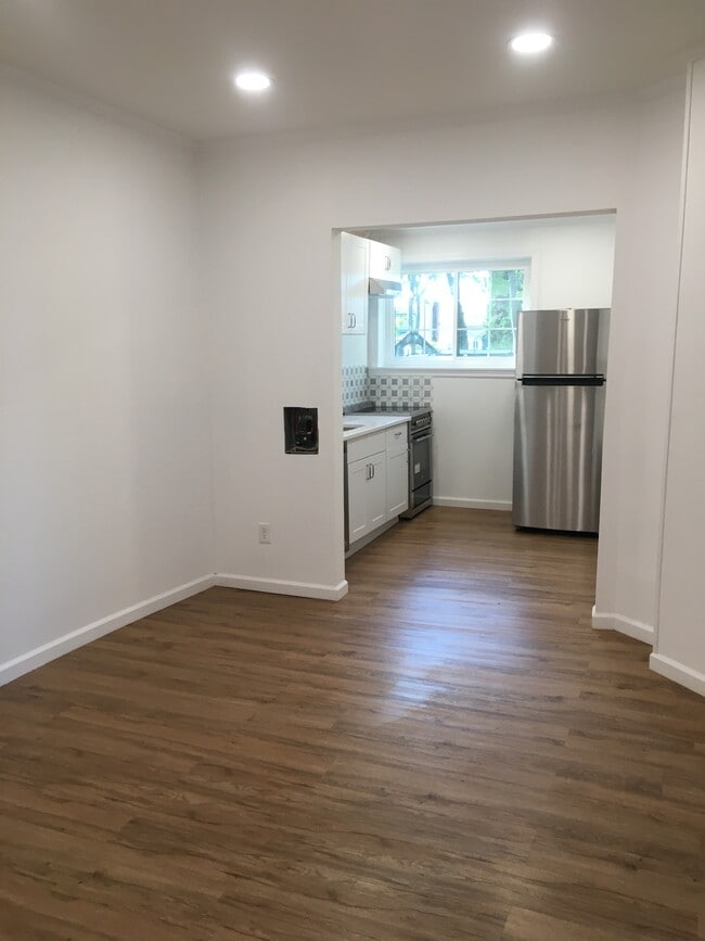 94 Martha Ct Apartments and Nearby North Babylon Apartments For Rent