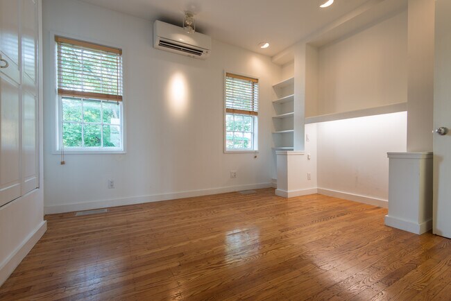2110 Lombard St in Philadelphia, PA - Building Photo - Building Photo