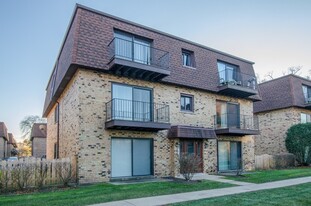9702 Bianco Ter, Unit B in Des Plaines, IL - Building Photo