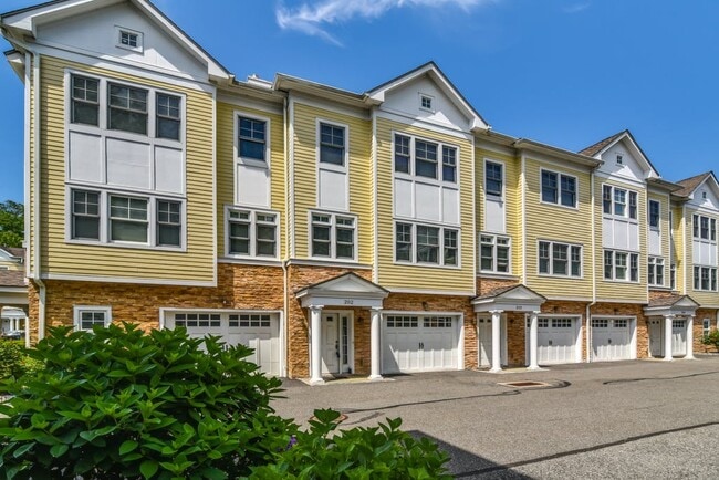 69 Riverdale Ave in Greenwich, CT - Building Photo - Building Photo