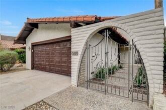 945 Vegas Valley Dr in Las Vegas, NV - Building Photo - Building Photo