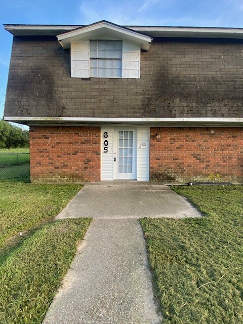 605 Zoe Cir in Monroe, LA - Building Photo