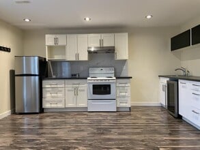 3386 Highland Dr in Coquitlam, BC - Building Photo - Building Photo