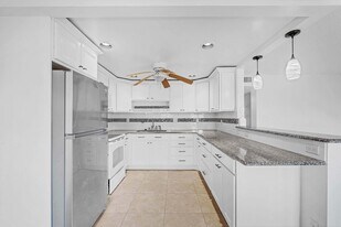 2049 Hythe A in Boca Raton, FL - Building Photo