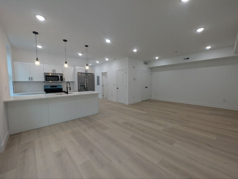 835 N 63rd St-Unit -4 in Philadelphia, PA - Building Photo