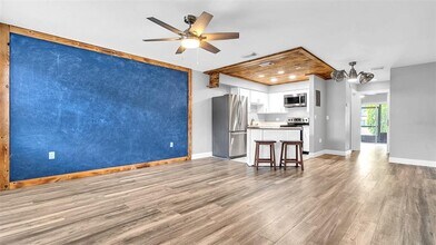 706 Green Valley Rd in Palm Harbor, FL - Building Photo - Building Photo