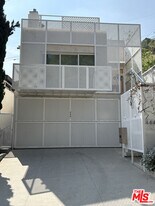 444 W Avenue 37 in Los Angeles, CA - Building Photo