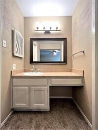 2146 Hazlitt Dr photo'