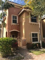 2142 Siena Way in Hollywood, FL - Building Photo